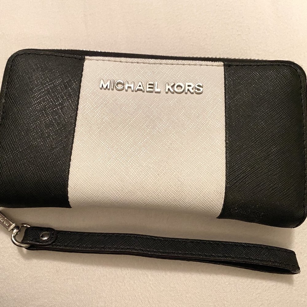 Michael Kors Wristlet Wallet